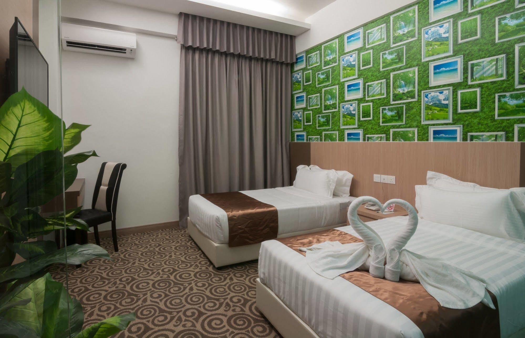 E-Red Hotel Melaka Extérieur photo