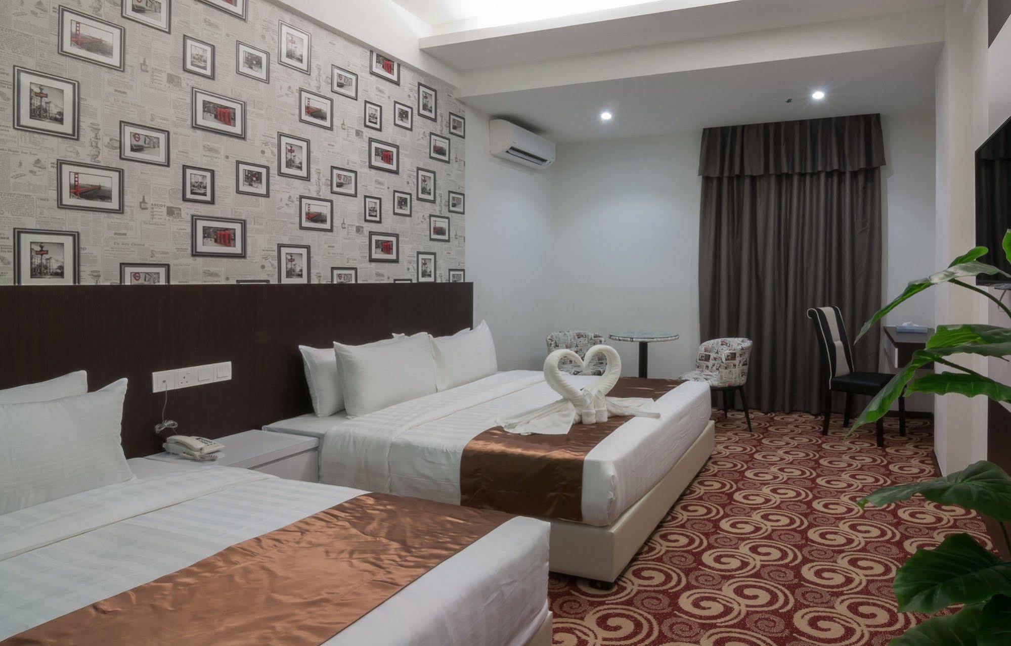 E-Red Hotel Melaka Extérieur photo
