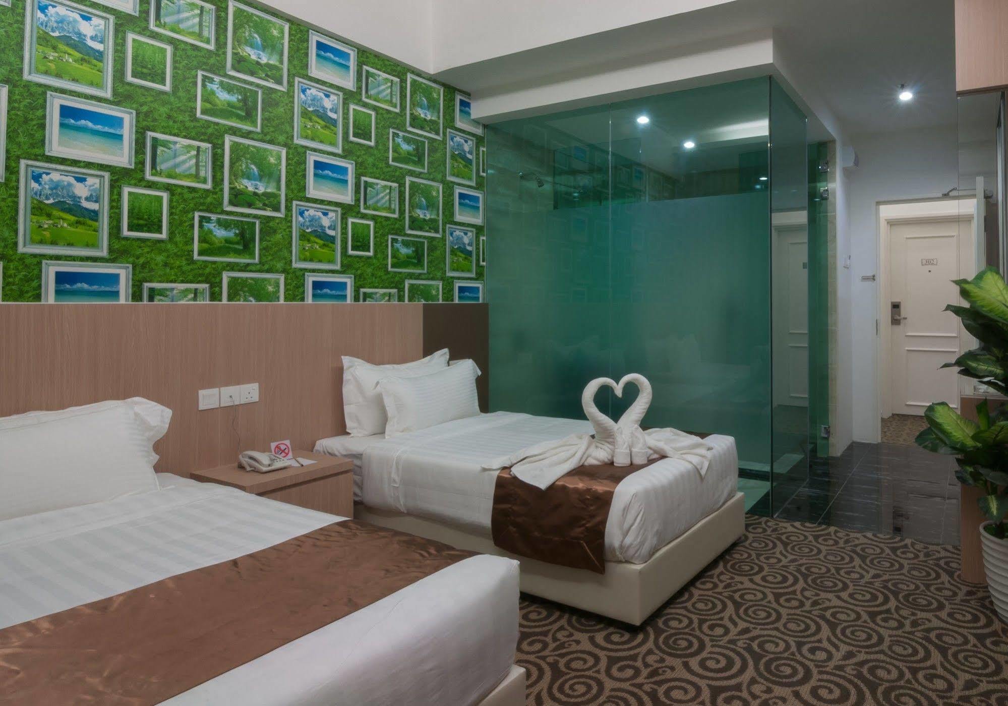 E-Red Hotel Melaka Extérieur photo