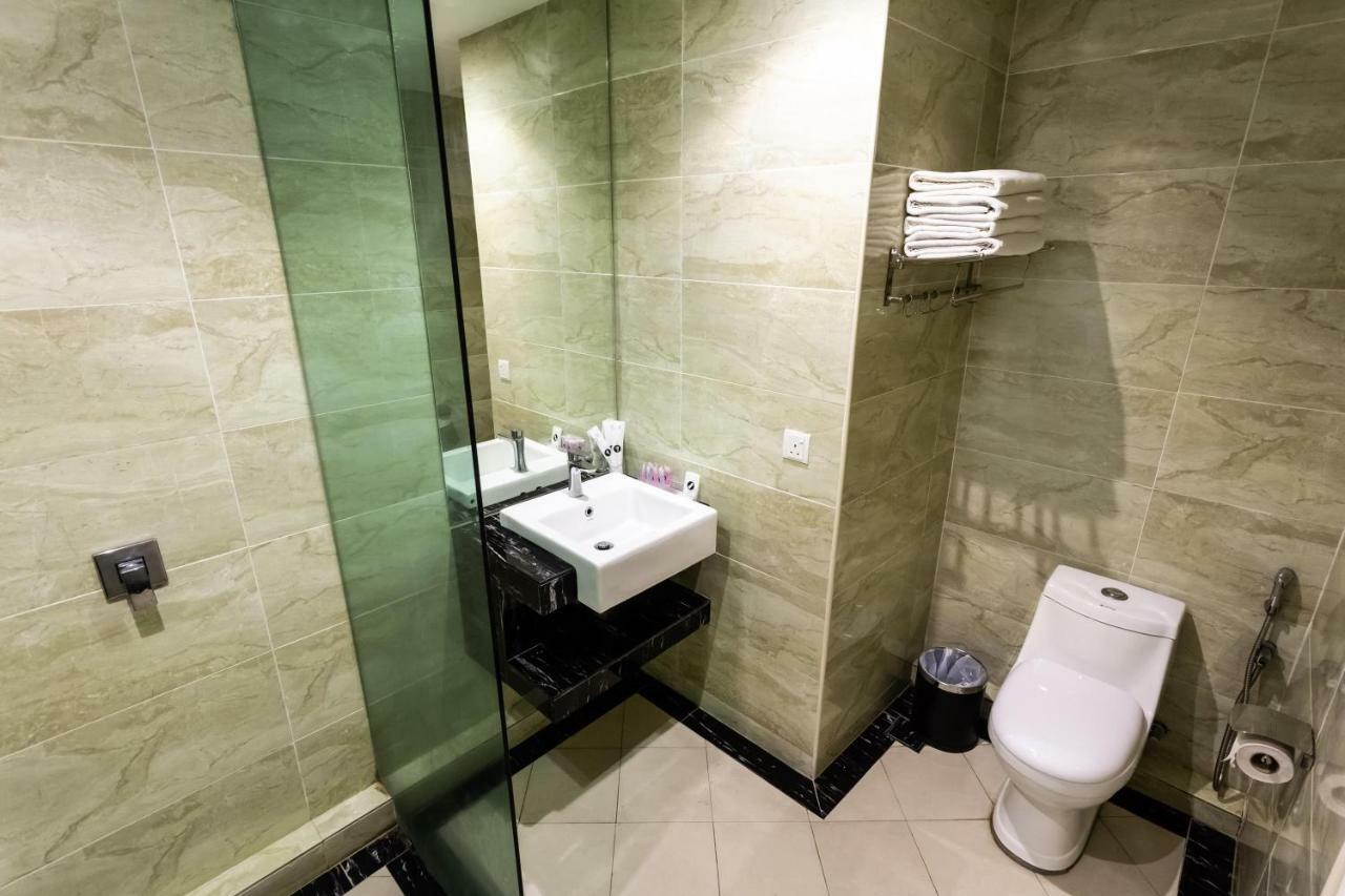 E-Red Hotel Melaka Extérieur photo