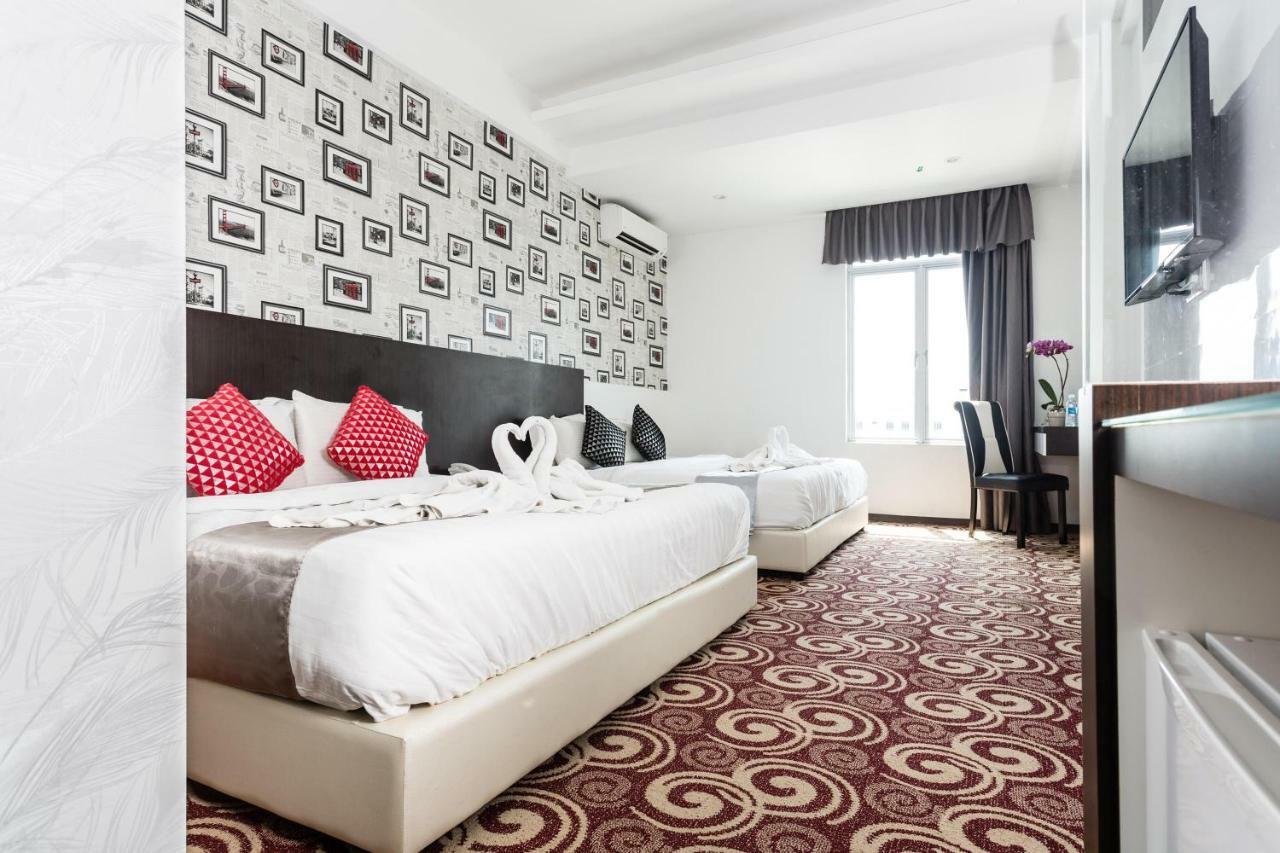 E-Red Hotel Melaka Extérieur photo
