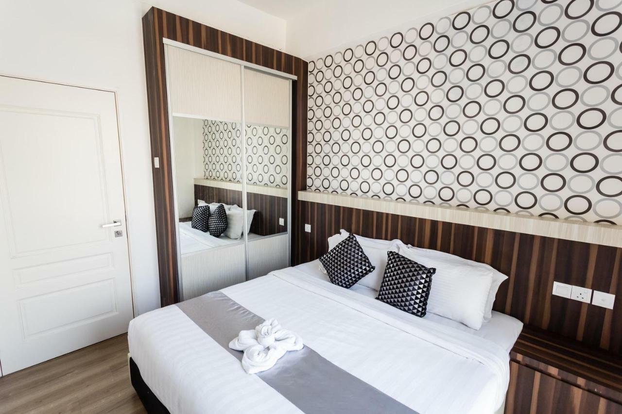 E-Red Hotel Melaka Extérieur photo