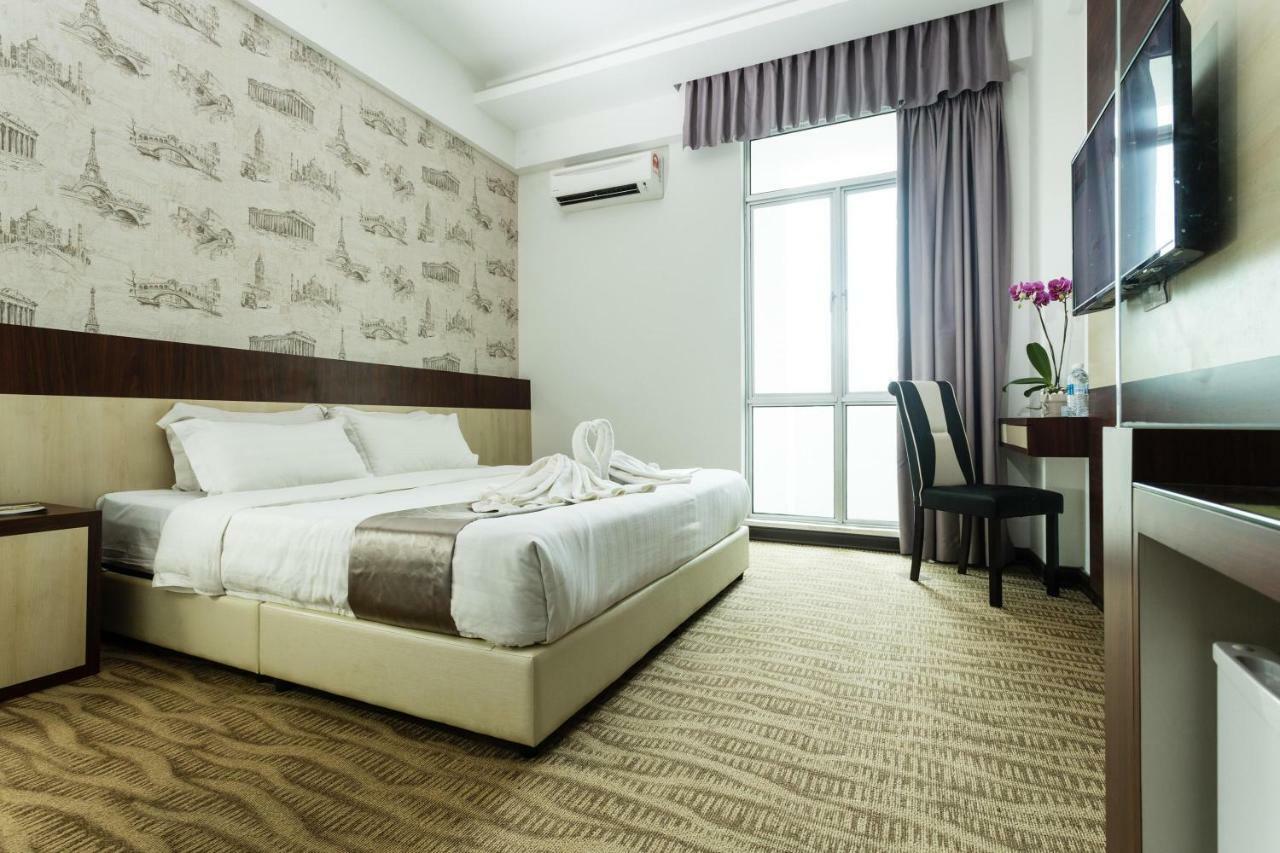 E-Red Hotel Melaka Extérieur photo