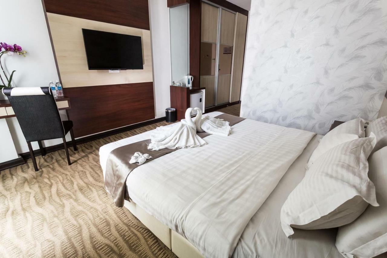 E-Red Hotel Melaka Extérieur photo
