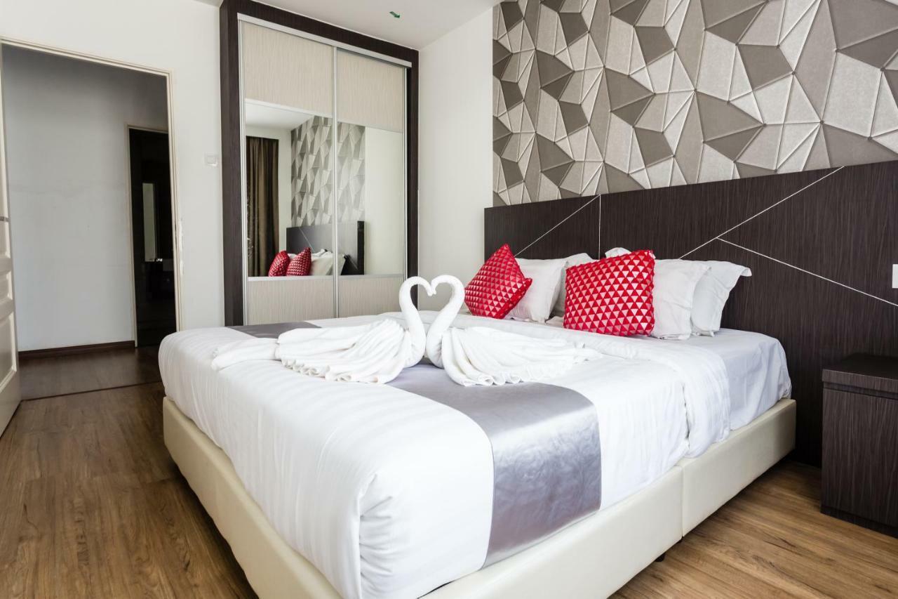 E-Red Hotel Melaka Extérieur photo