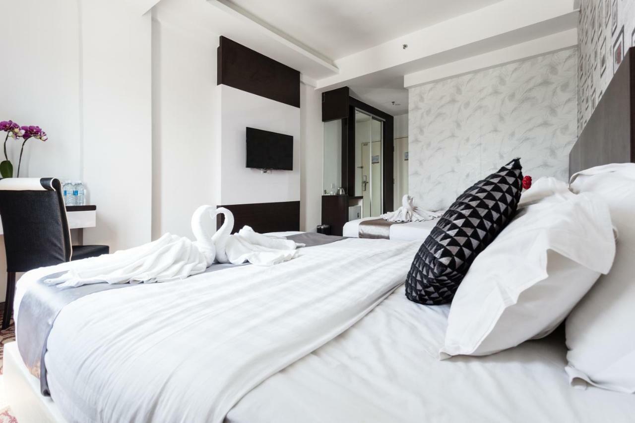 E-Red Hotel Melaka Extérieur photo