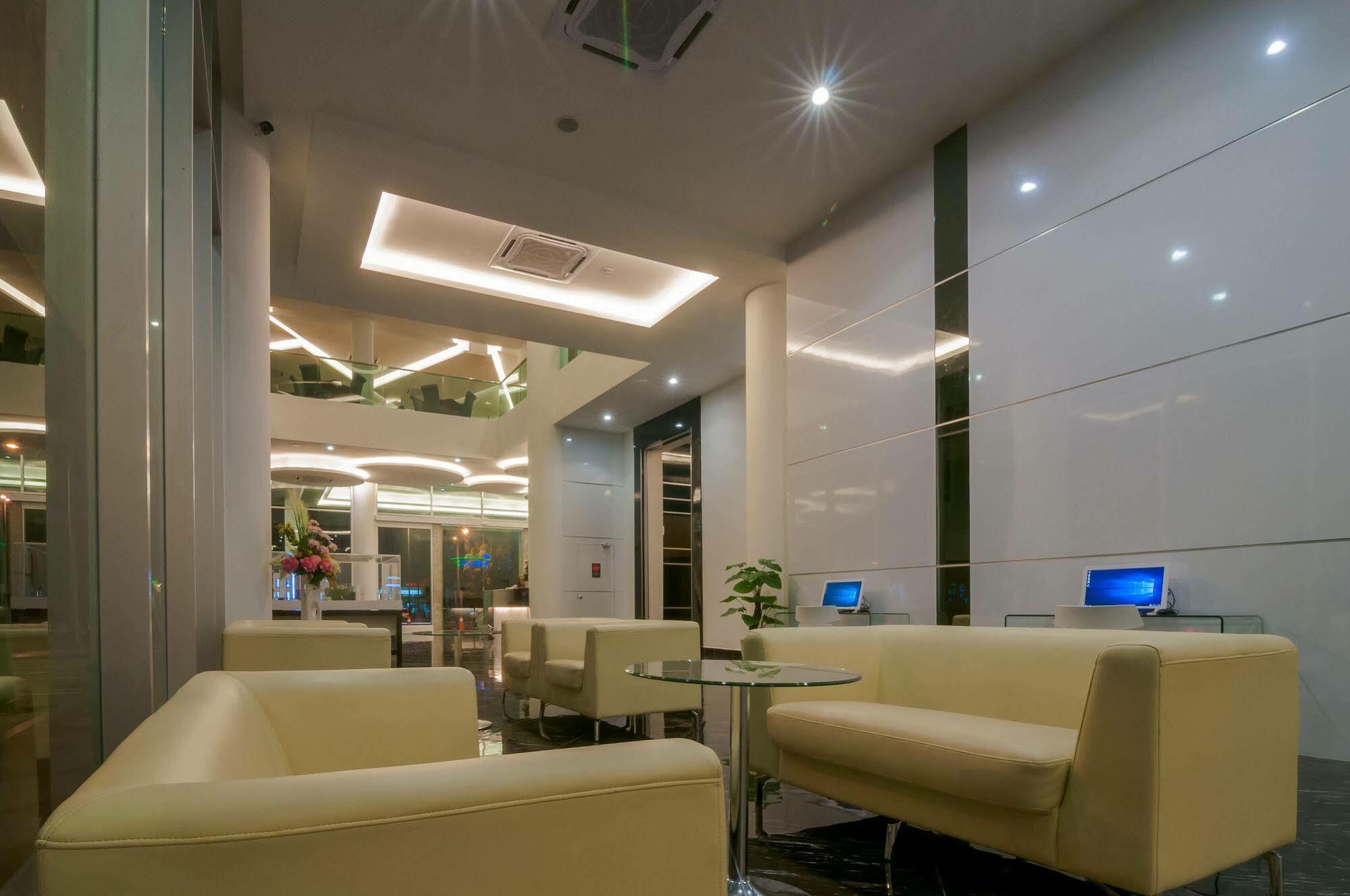 E-Red Hotel Melaka Extérieur photo